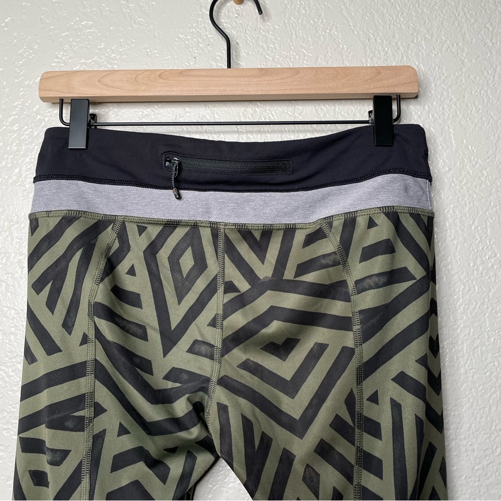 Lululemon Run: Inspire Crop II Leggings Chevron Shuffle Fatigue Green Black - Picture 8 of 11